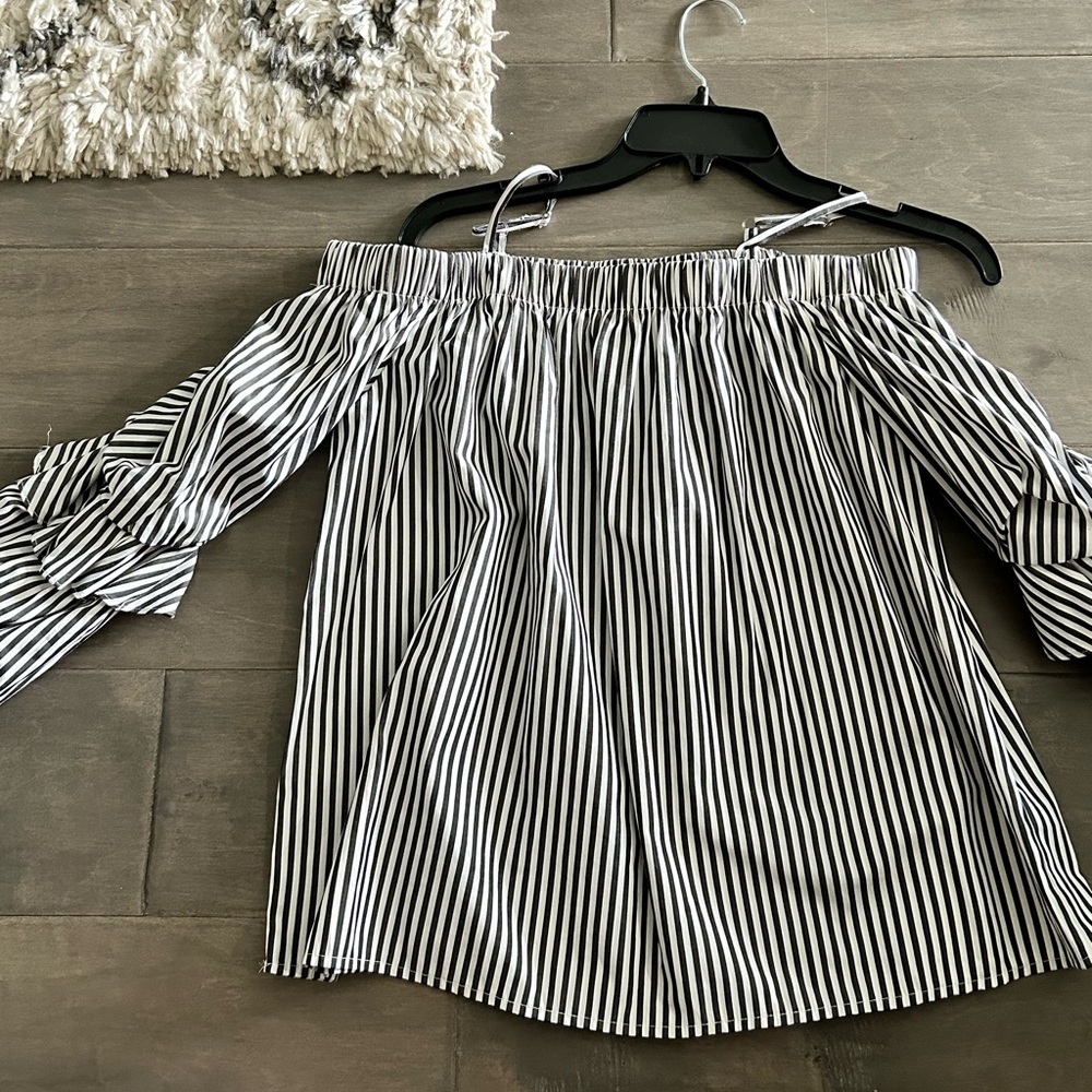 Long sleeve off the shoulder